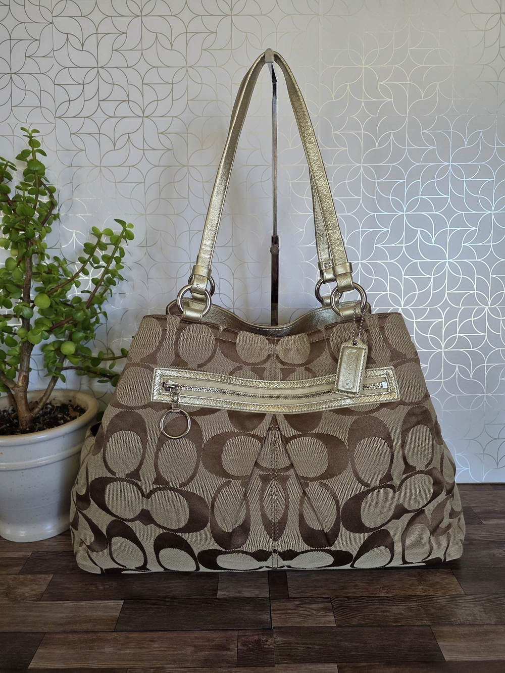 Coach Penelope Signature Satchel / Carryall (Style F15533 / F15534). It features